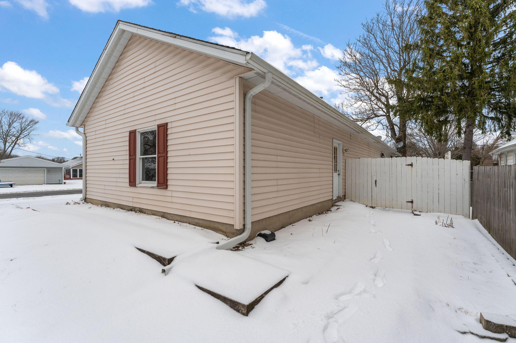 507 South 20th Street Chesterton, IN 46304 - Photo 24 of 27 a view of backyard with a large tree