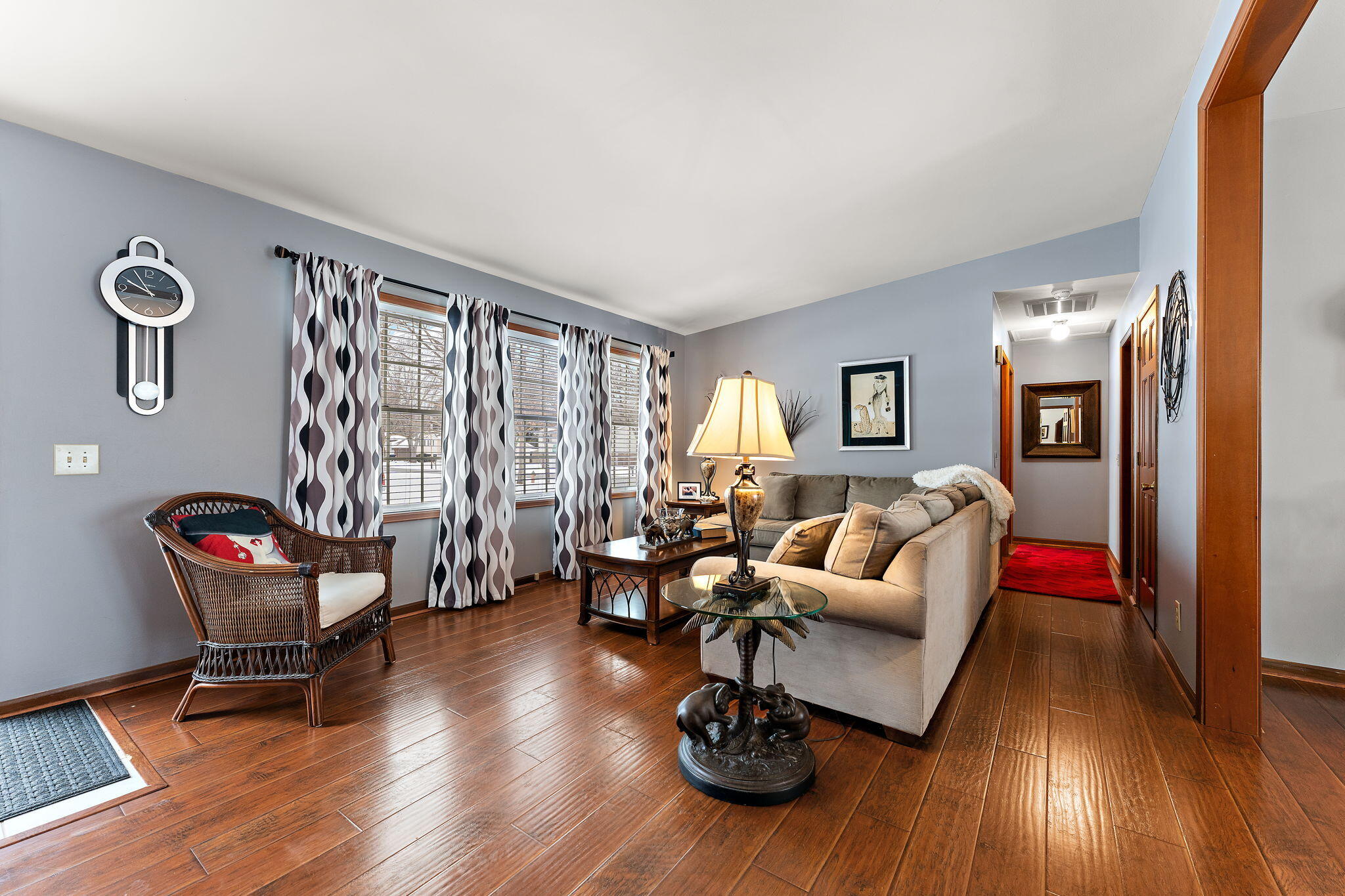 507 South 20th Street Chesterton, IN 46304 - Photo 4 of 27 a living room with furniture