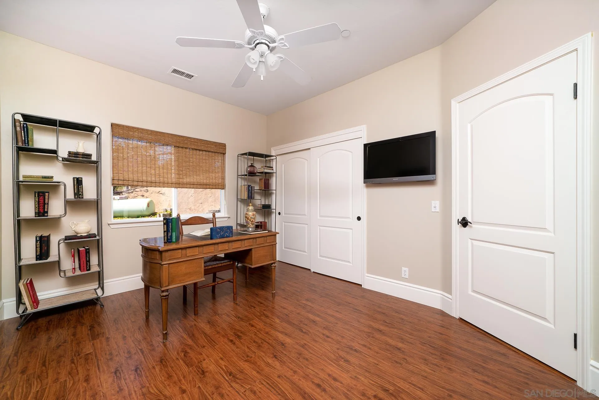 4445 Fallsbrae Road Fallbrook, CA 92028 - Photo 24 of 41 a living room with furniture and a flat screen tv