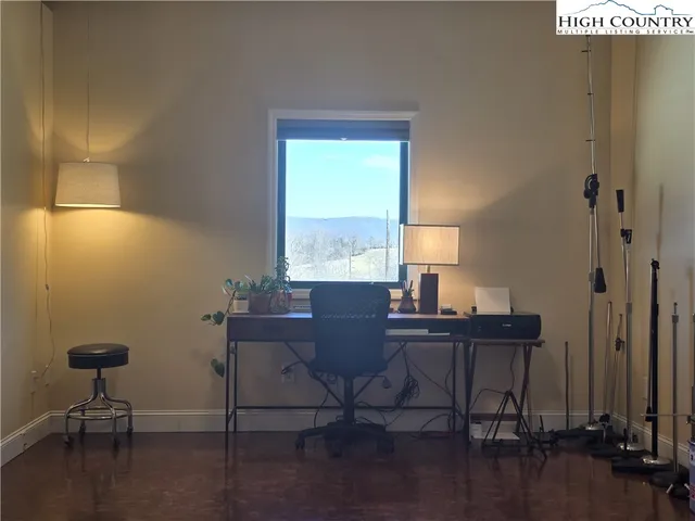 a view of entryway with workspace