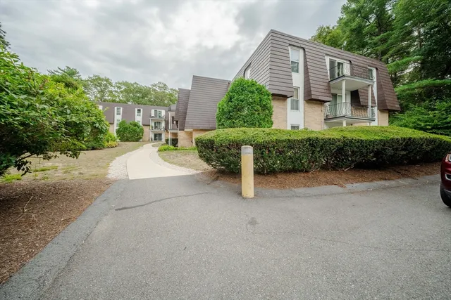$262,500 | 3 Shadowbrook Lane, Unit 3, Milford, MA 01757