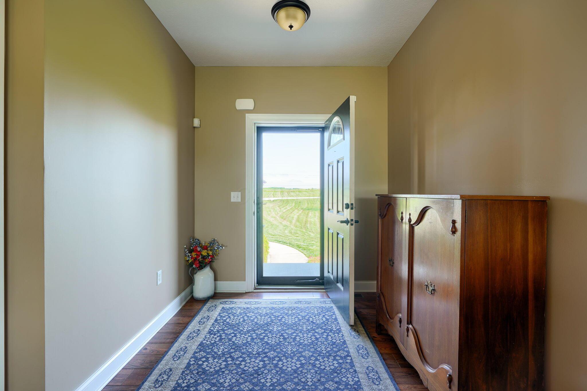 6223 Wilson Road Northwest Lancaster, OH 43130 - Photo 12 of 111 Front foyer