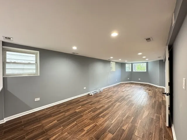 $1,800 | 2317 North Keeler Avenue, Unit GDN, Chicago, IL 60639