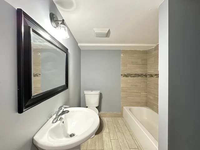 $1,800 | 2317 North Keeler Avenue, Unit GDN, Chicago, IL 60639