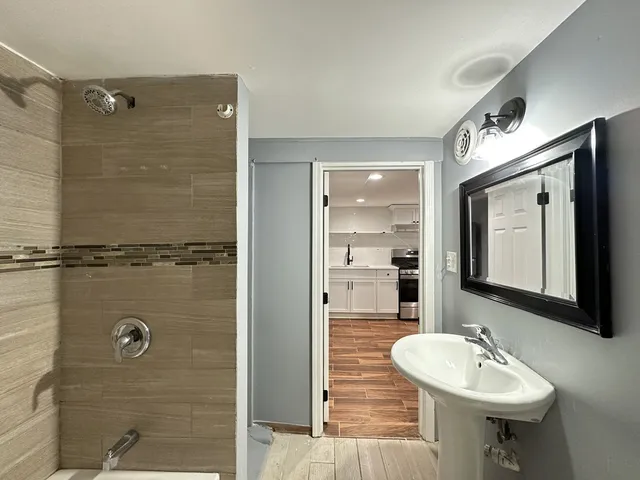 $1,800 | 2317 North Keeler Avenue, Unit GDN, Chicago, IL 60639