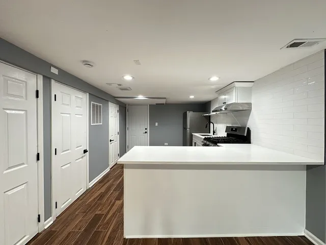 $1,800 | 2317 North Keeler Avenue, Unit GDN, Chicago, IL 60639