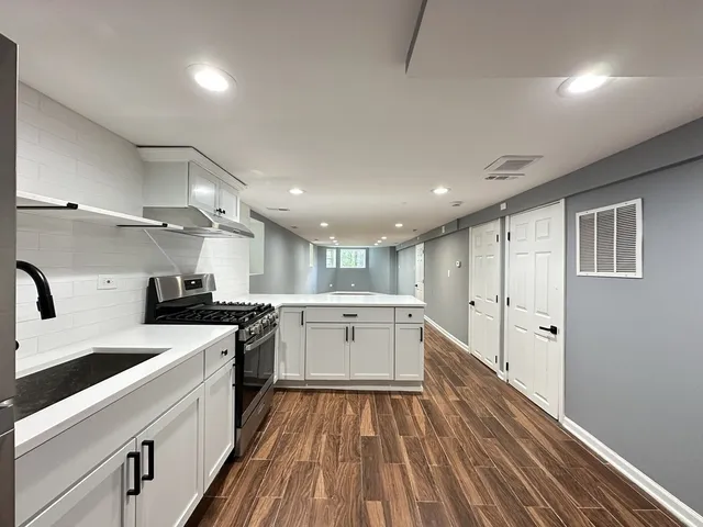 $1,800 | 2317 North Keeler Avenue, Unit GDN, Chicago, IL 60639