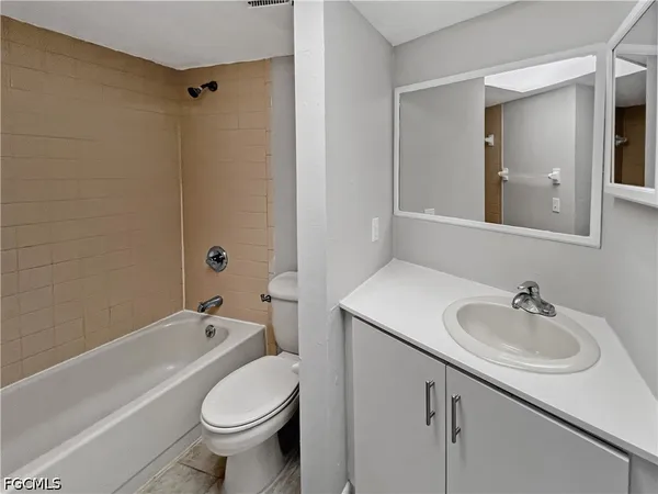 $1,199 | 1123 Southwest 48th Terrace, Unit 104, Cape Coral, FL 33914