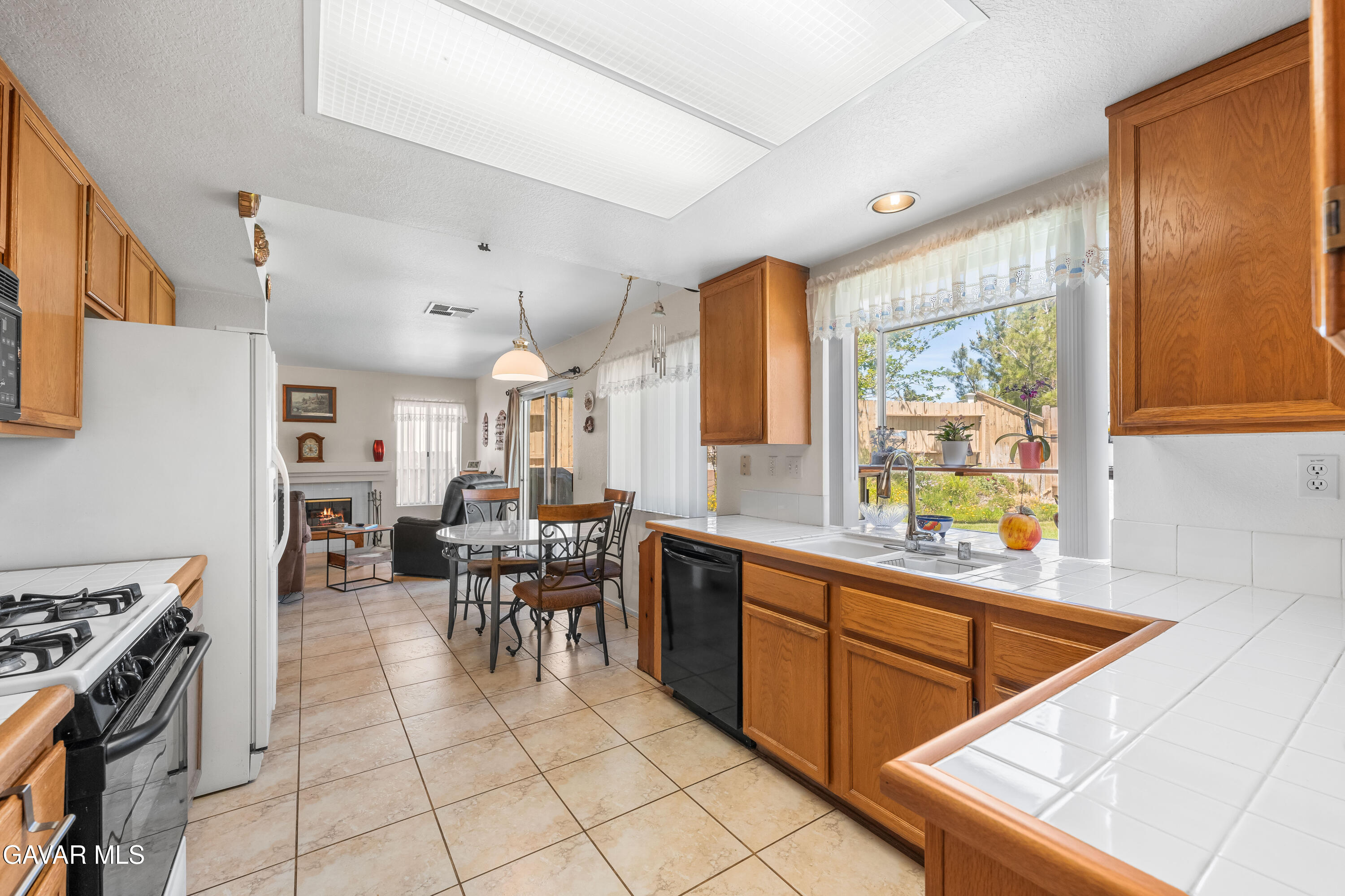 3167 Hampton Road Palmdale, CA 93551 - Photo 8 of 40 Hampton-14