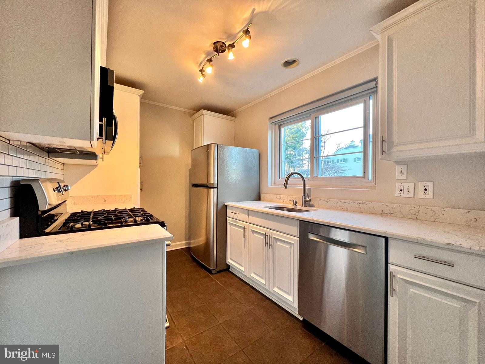 5332 Pooks Hill Road, Unit 30453 Bethesda, MD 20814 - Photo 17 of 20 Modern kitchen with sleek finishes.
