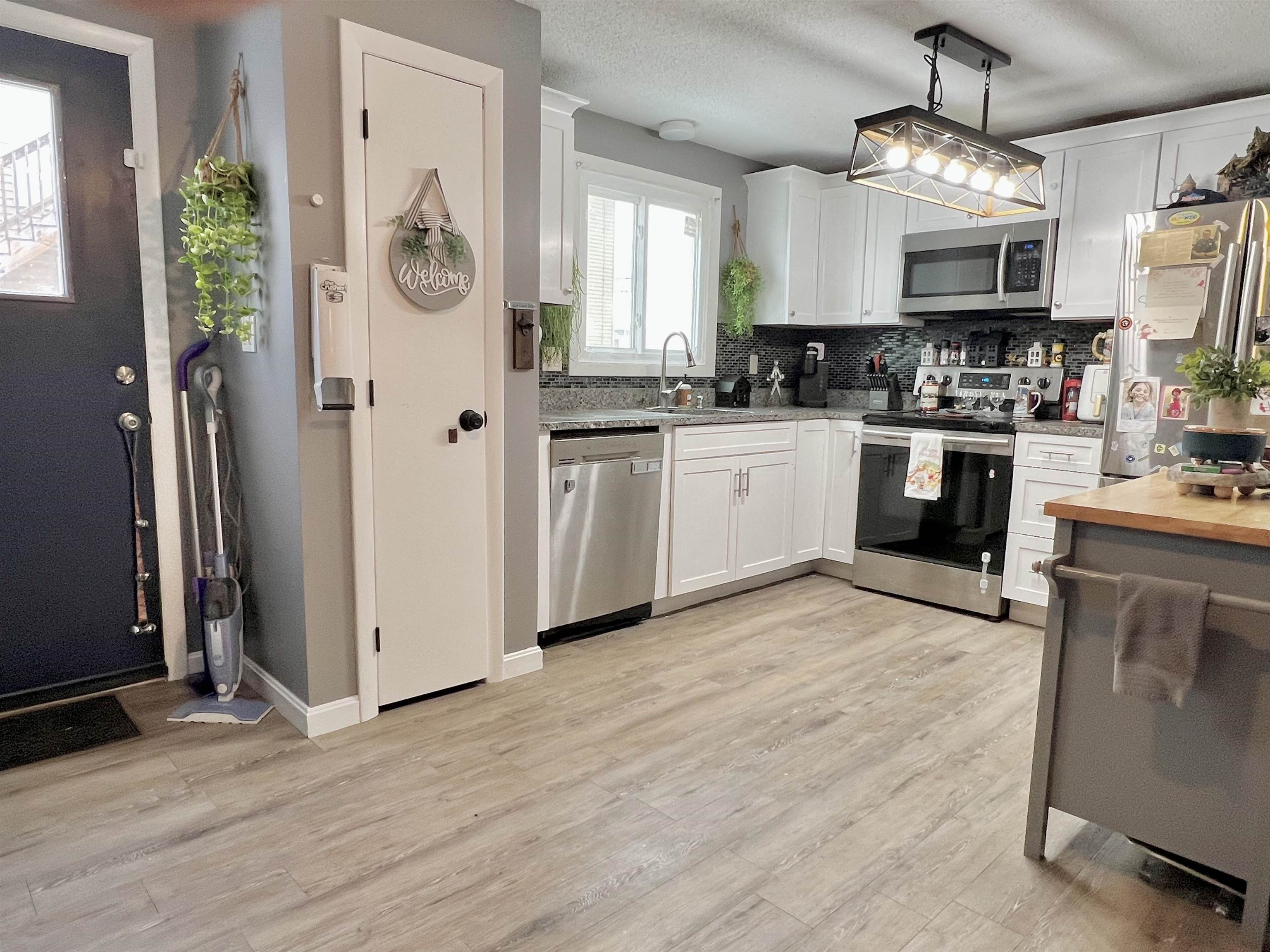 206 Calef Road Manchester, NH 03103 - Photo 5 of 15