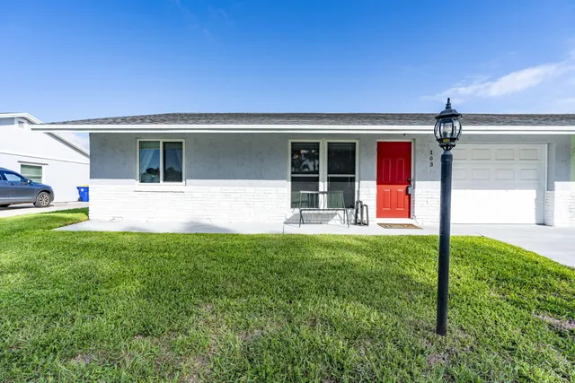 $359,000 | 103 Southeast Norfolk Boulevard, Stuart, FL 34997