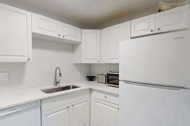 $359,000 | 103 Southeast Norfolk Boulevard, Stuart, FL 34997