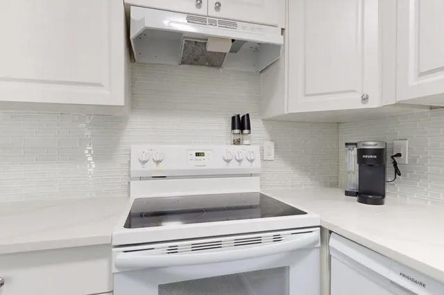 $359,000 | 103 Southeast Norfolk Boulevard, Stuart, FL 34997