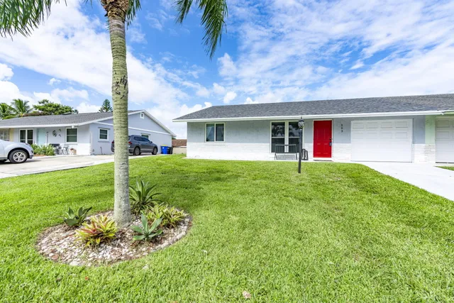 $359,000 | 103 Southeast Norfolk Boulevard, Stuart, FL 34997