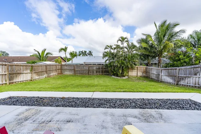 $359,000 | 103 Southeast Norfolk Boulevard, Stuart, FL 34997