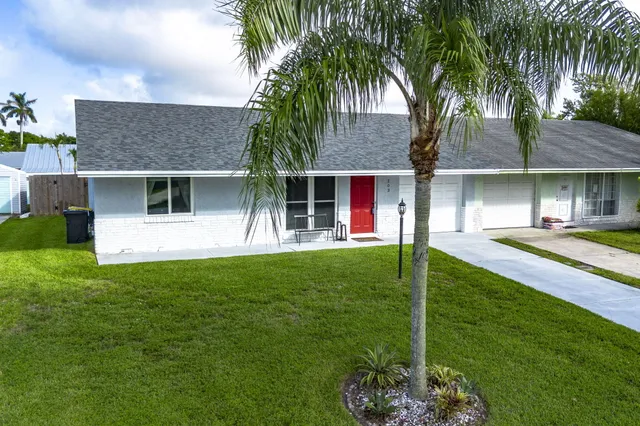 $359,000 | 103 Southeast Norfolk Boulevard, Stuart, FL 34997