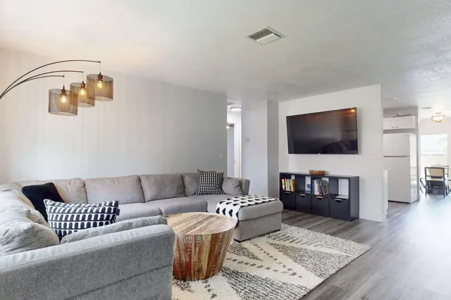 $359,000 | 103 Southeast Norfolk Boulevard, Stuart, FL 34997