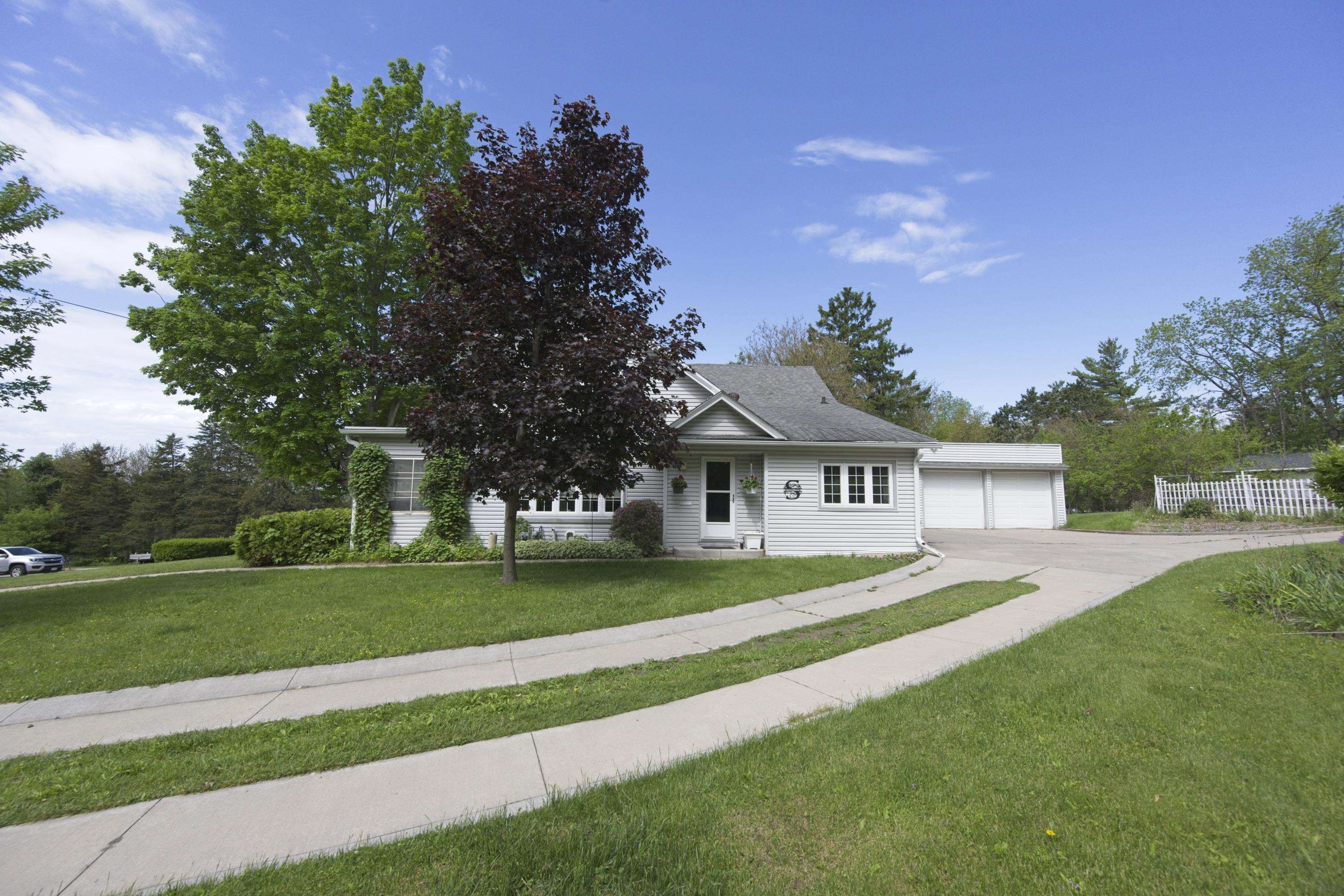 304 10th Baraboo, WI 53913 - Photo 3 of 28