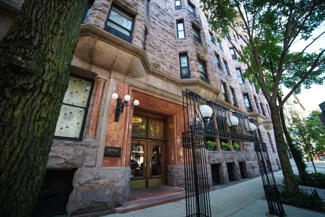 $1,800 | 2800 North Pine Grove Avenue, Unit 6E, Chicago, IL 60657
