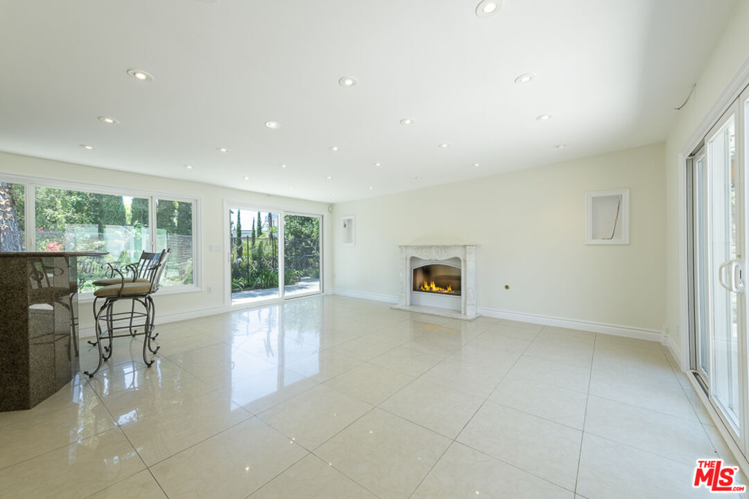 16379 Meadow Ridge Road West Encino, CA 91436 - Photo 15 of 36
