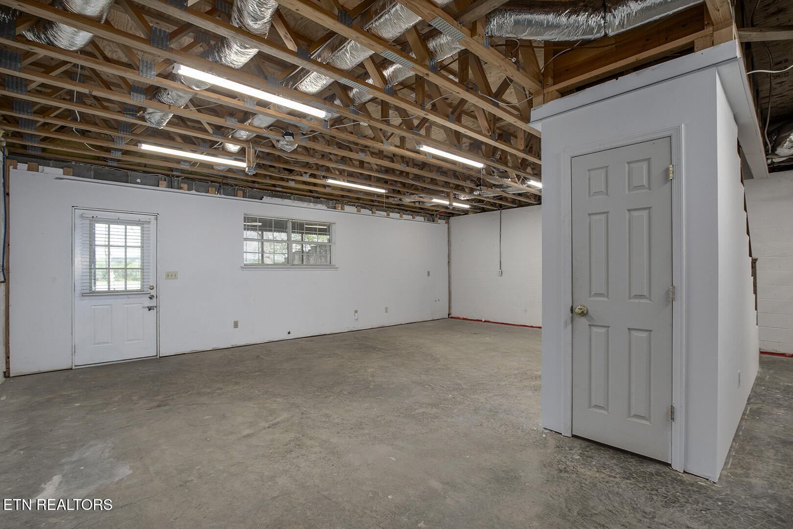 609 Lakewood Drive Decatur, TN 37322 - Photo 36 of 60 a view of an empty room