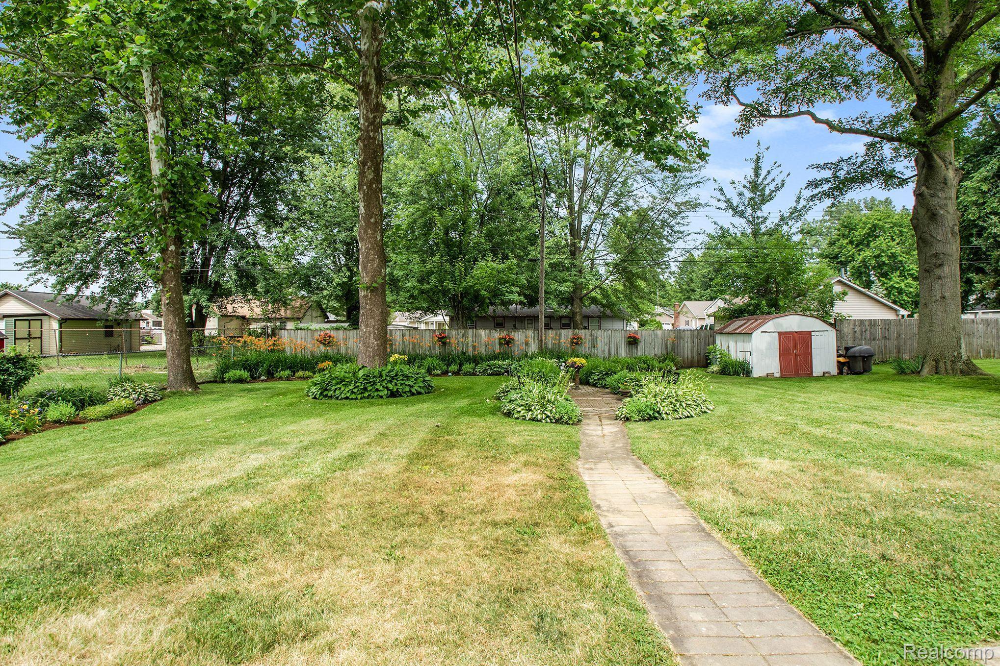 26226 Frankfort Road New Boston, MI 48164 - Photo 17 of 21 Gallery Image 17