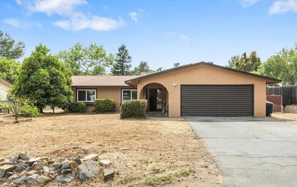 $830,000 | 1105 Vía Prado, Fallbrook, CA 92028