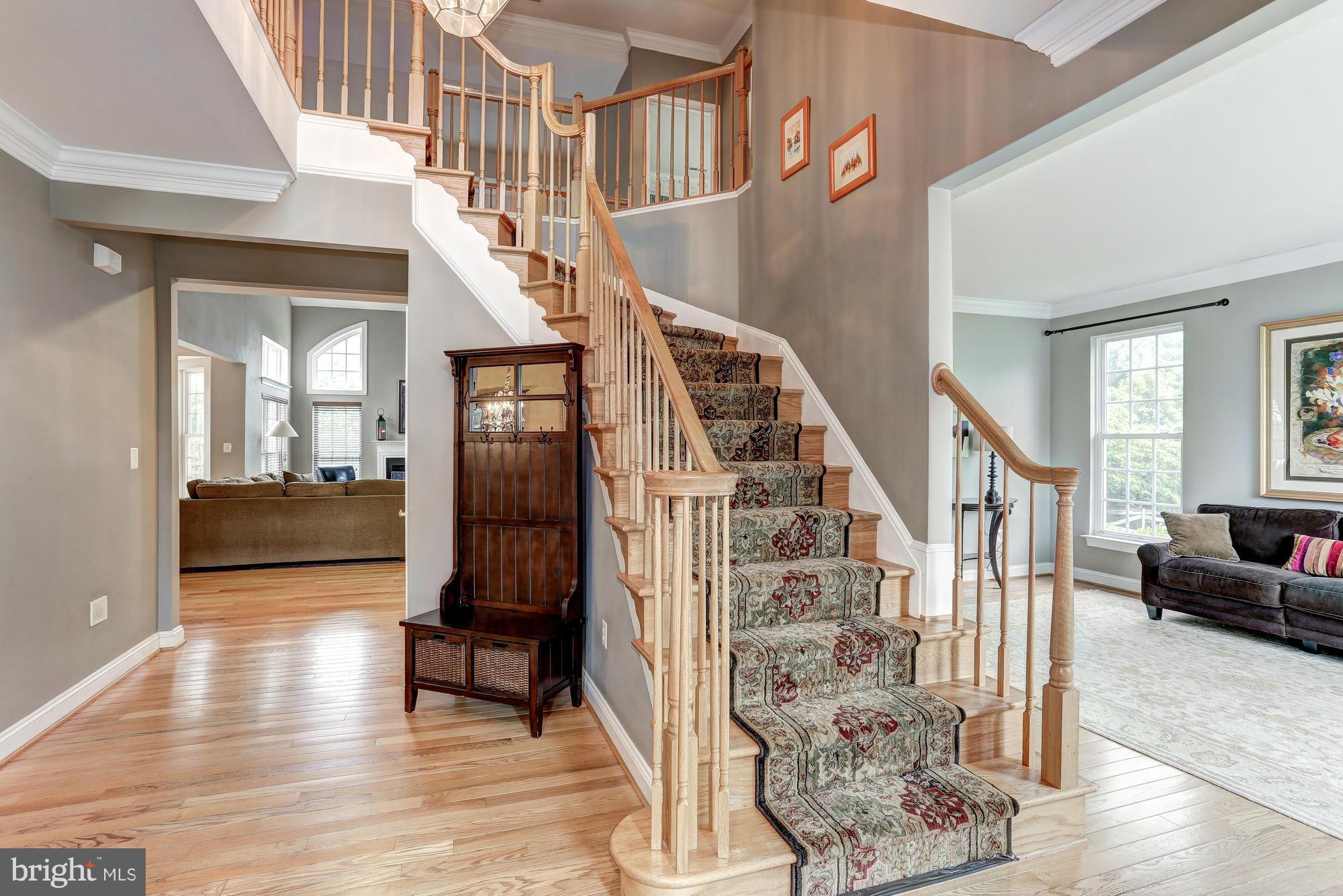 9070 Roaring Spring Loop Bristow, VA 20136 - Photo 15 of 30 Impressive staircase