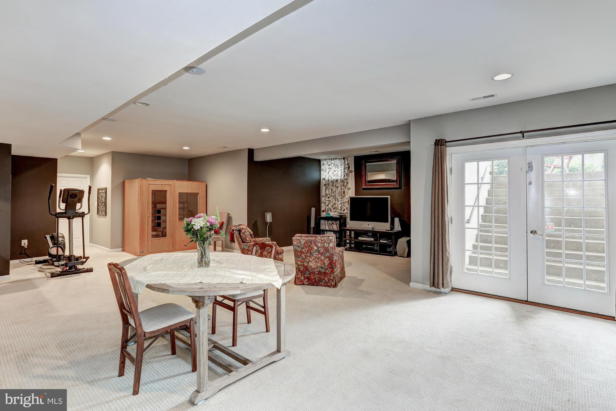 9070 Roaring Spring Loop Bristow, VA 20136 - Photo 26 of 30 Large rec room for entertaining