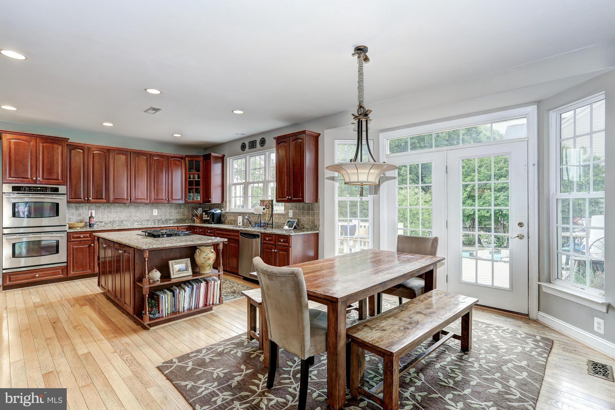 9070 Roaring Spring Loop Bristow, VA 20136 - Photo 6 of 30 Breakfast nook in kitchen