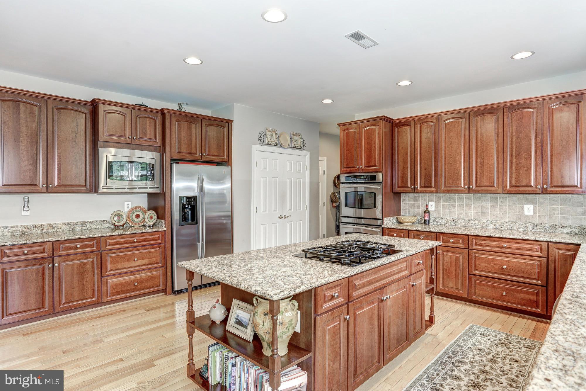 9070 Roaring Spring Loop Bristow, VA 20136 - Photo 9 of 30 Kitchen island-great for entertaining