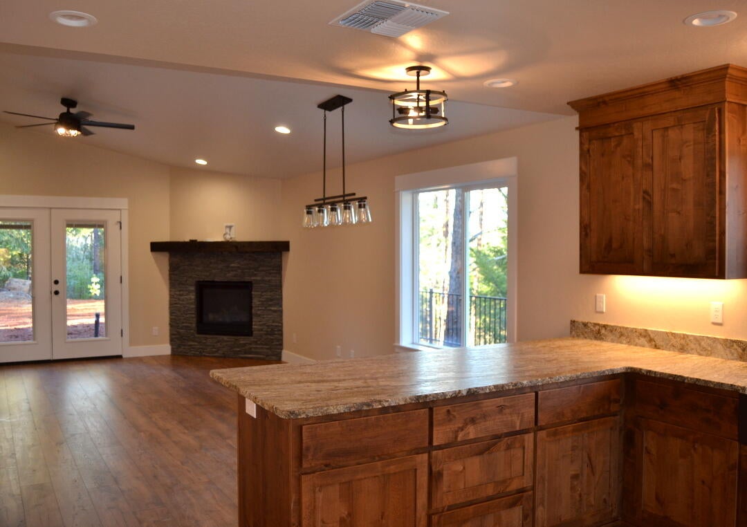 274 Rockinghorse Drive Grants Pass, OR 97527 - Photo 5 of 28 DSC_2486