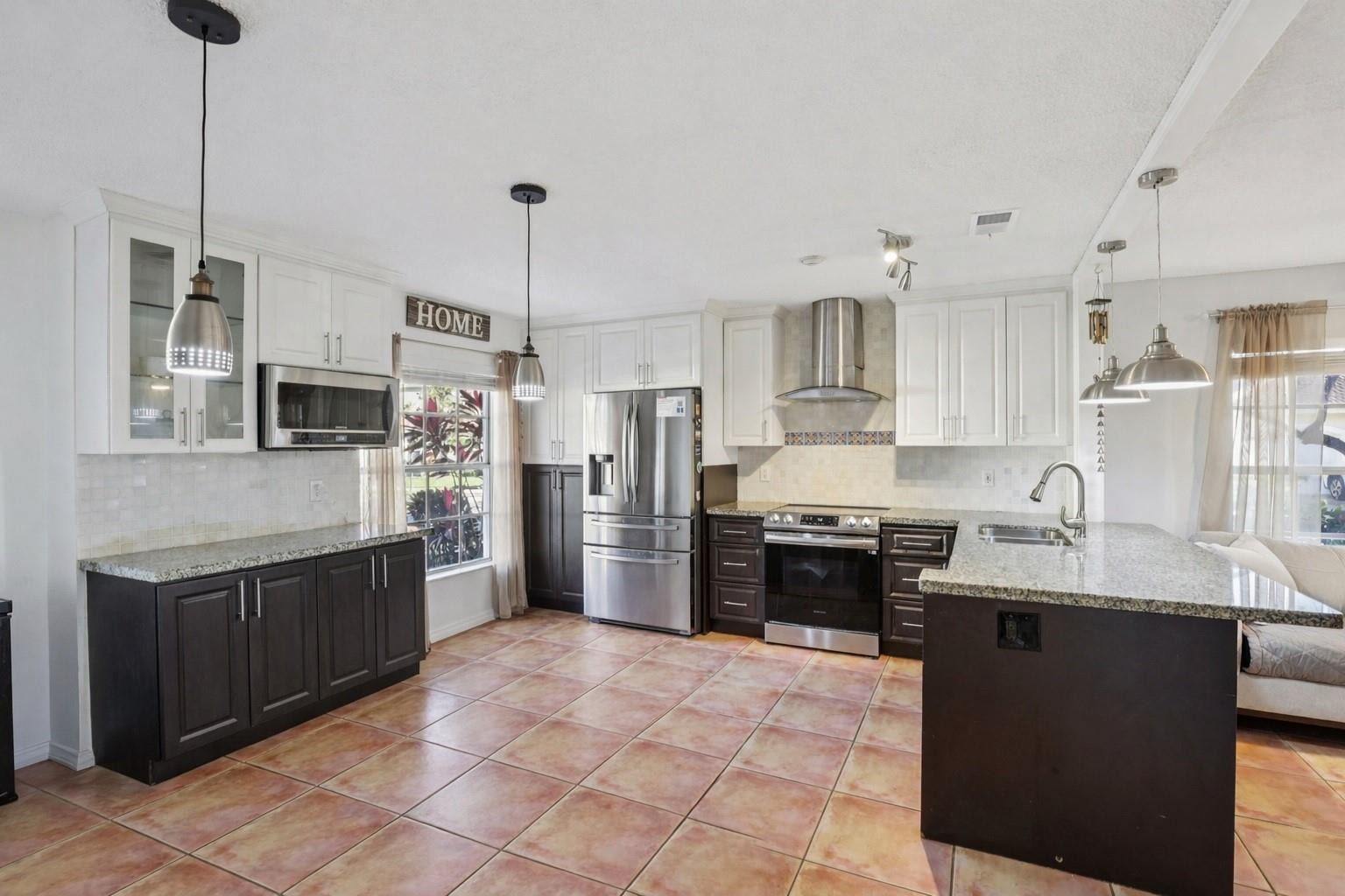 972 Azure Lane Weston, FL 33326 - Photo 4 of 61 Photo 4