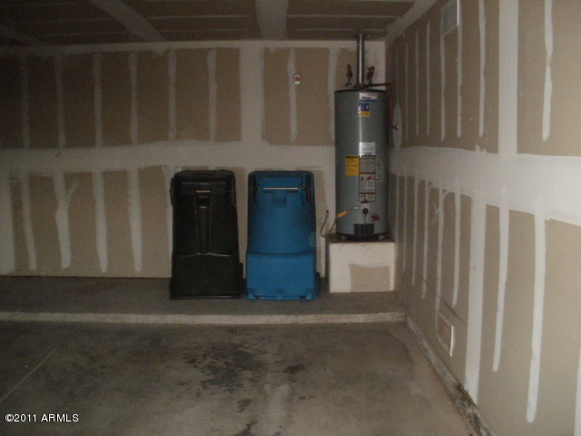 1916 East Darrel Road Phoenix, AZ 85042 - Photo 16 of 25 Garage