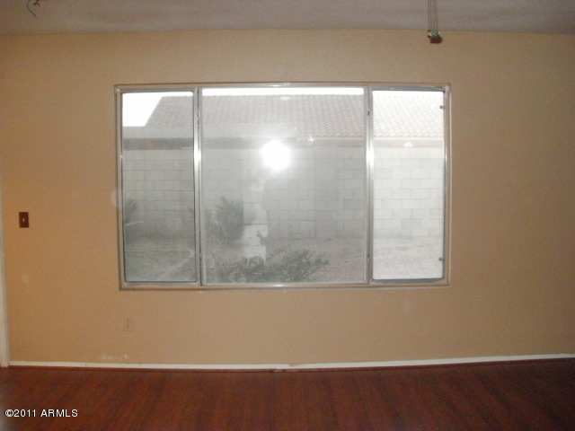 1916 East Darrel Road Phoenix, AZ 85042 - Photo 4 of 25 FamRm