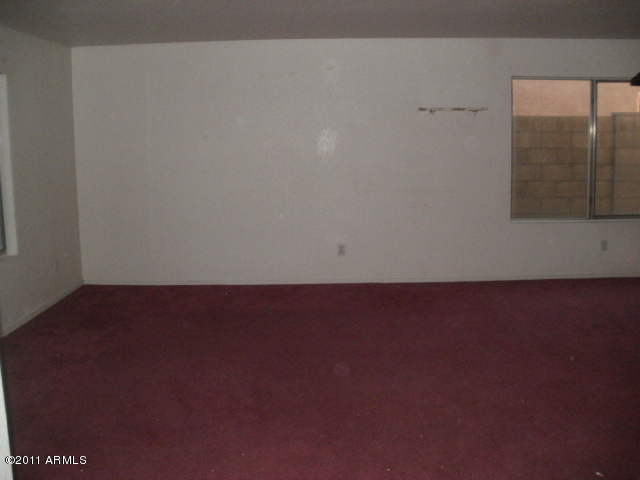1916 East Darrel Road Phoenix, AZ 85042 - Photo 5 of 25 LivingRm