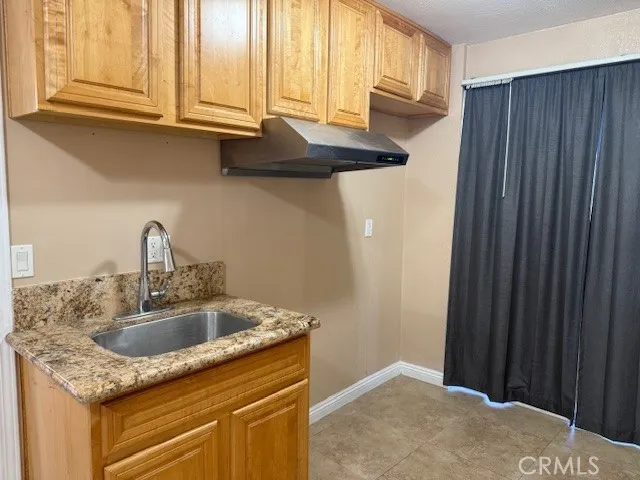 a close view of sink and tap