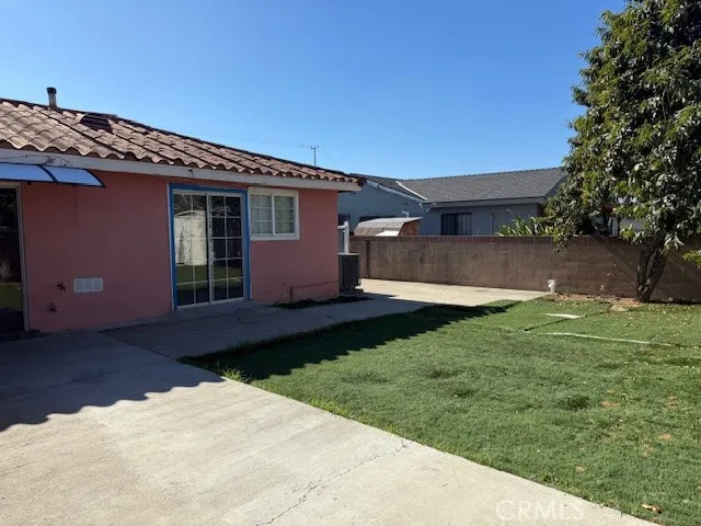 a view of a backyard of the house