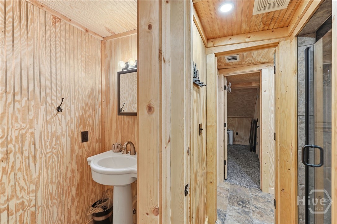 1502 Union Church Road Watkinsville, GA 30677 - Photo 36 of 41 Pass through bath with shared Tile shower & separate sink & toilets