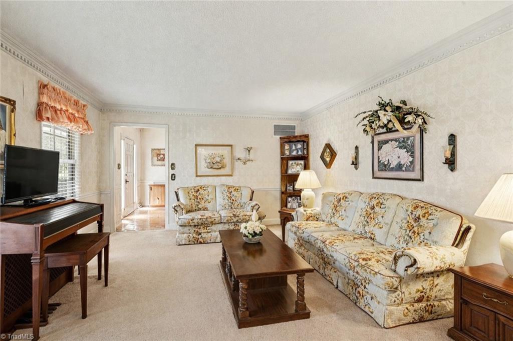 6726 Branson Mill Road Pleasant Garden, NC 27313 - Photo 16 of 32 Living Room