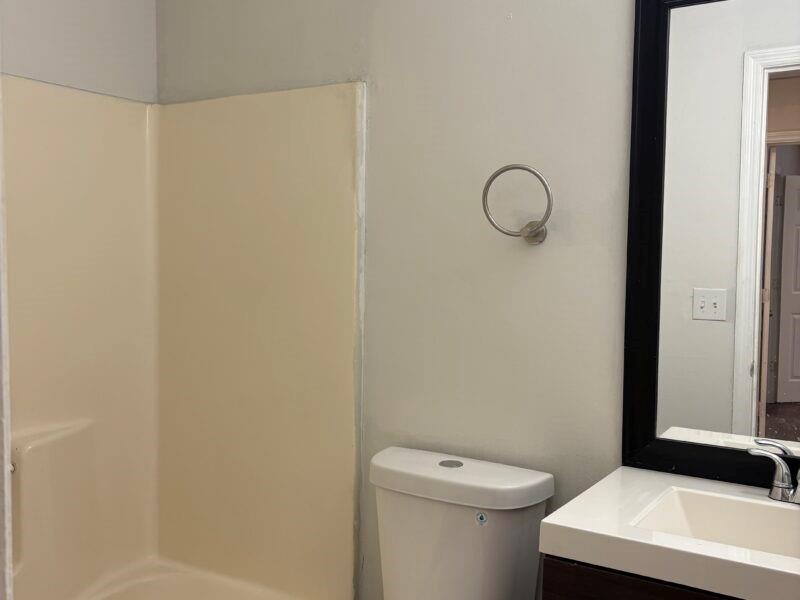 5510 Estates Court Norcross, GA 30093 - Photo 5 of 14 a bathroom with a toilet and a sink