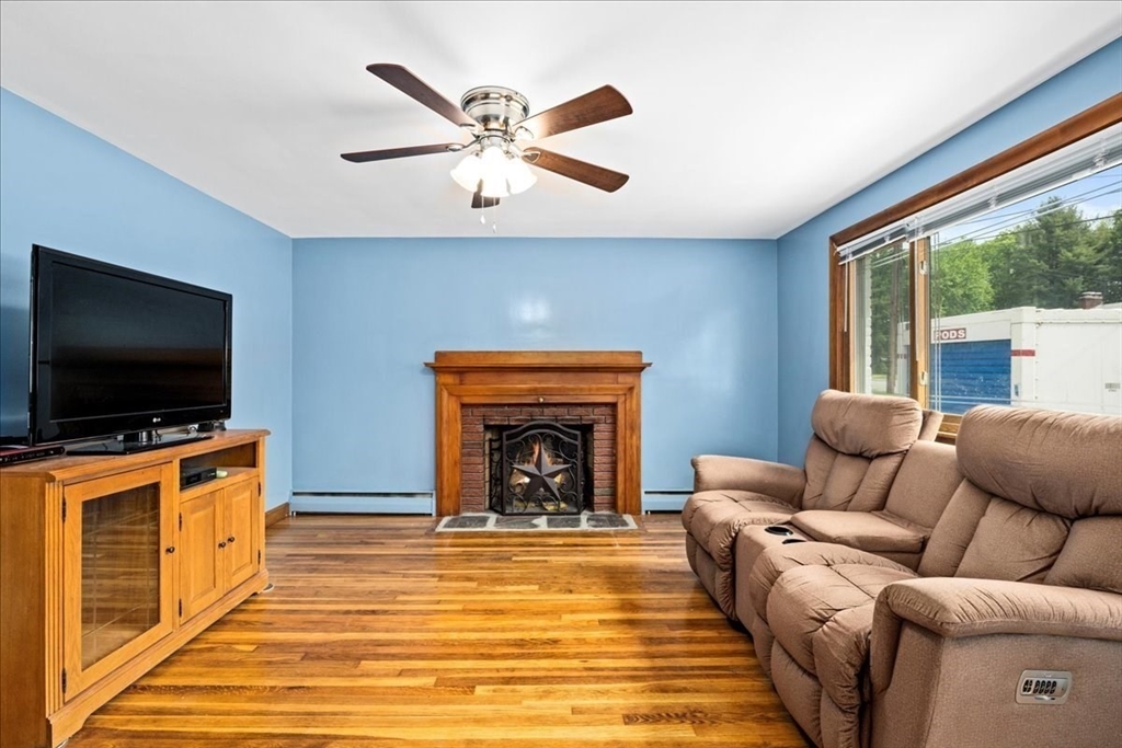 9 Lillian Road Acton, MA 01720 - Photo 4 of 34