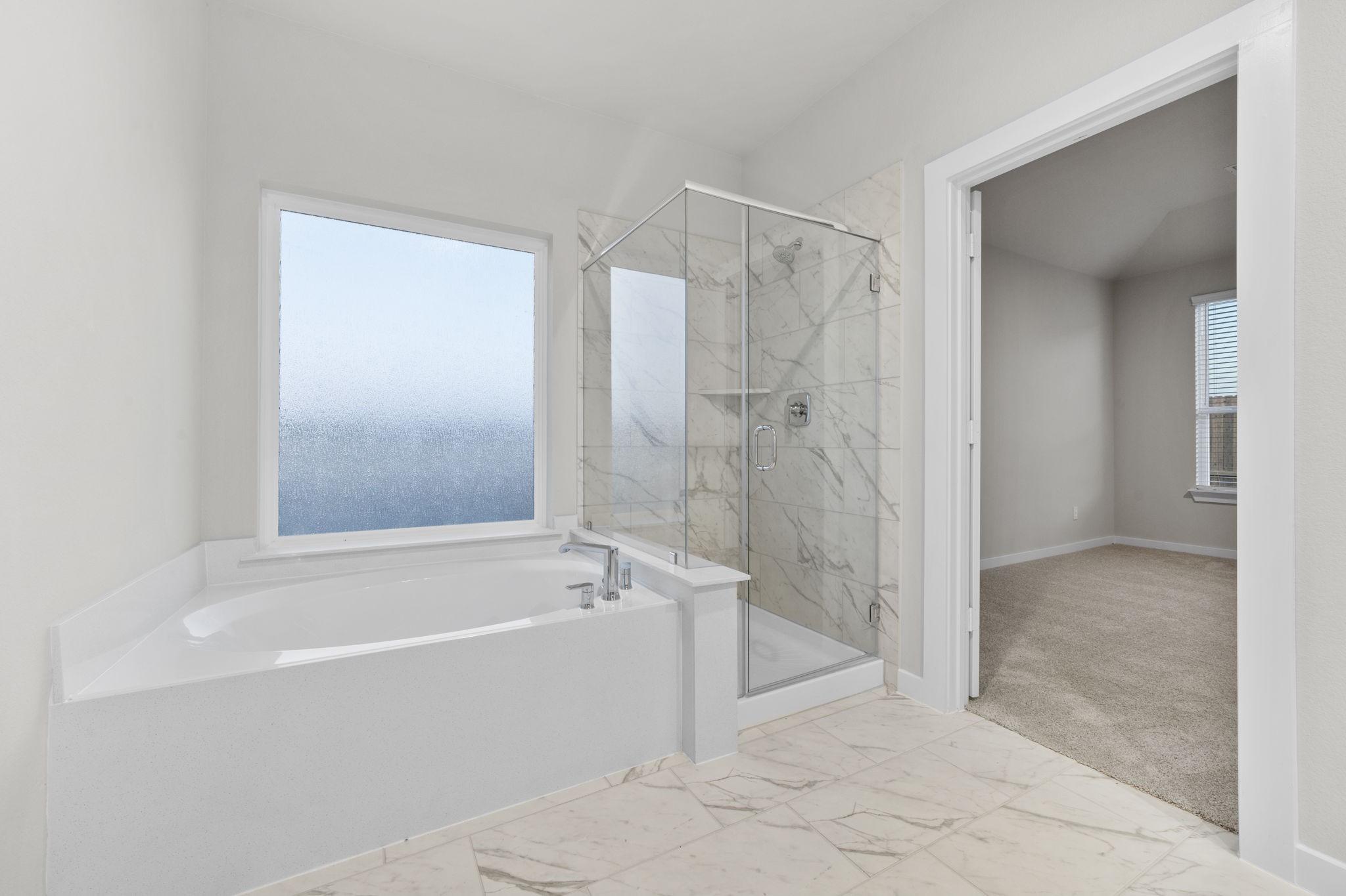 3015 Boulder Ridge Drive Rosenberg, TX 77471 - Photo 17 of 34 a bathroom with a bathtub and a shower
