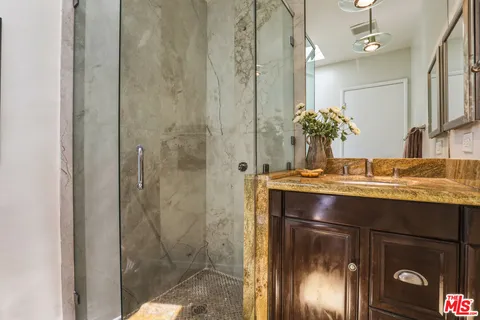 $1,899,000 | 2525 Ivanhoe Drive, Los Angeles, CA 90039