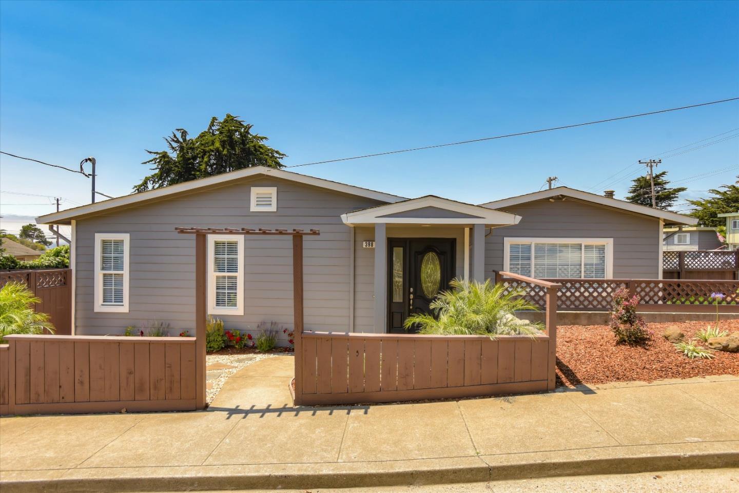 398 Chester Place Pacifica, CA 94044 - Photo 2 of 30