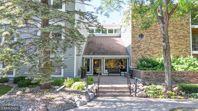 $260,000 | 3020 St Albans Mill Road, Unit 312, Minnetonka, MN 55305