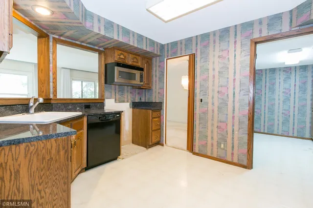 $260,000 | 3020 St Albans Mill Road, Unit 312, Minnetonka, MN 55305