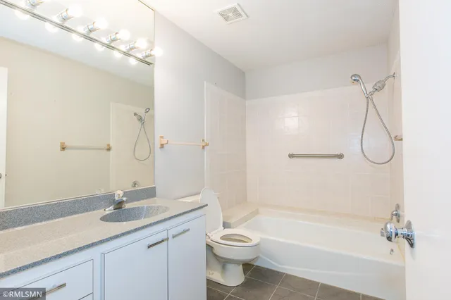 $260,000 | 3020 St Albans Mill Road, Unit 312, Minnetonka, MN 55305