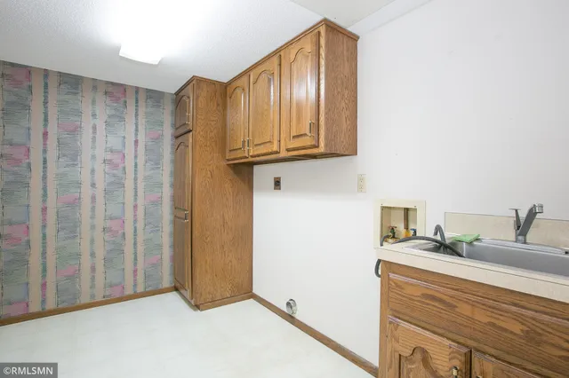 $260,000 | 3020 St Albans Mill Road, Unit 312, Minnetonka, MN 55305